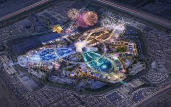 Dubai Expo 2020 -maailmannäyttelyn avajaiset - kuvassa Dubai Expo 2020:n alue sekä ilotulituksia kuvattuna ylhäältä käsin